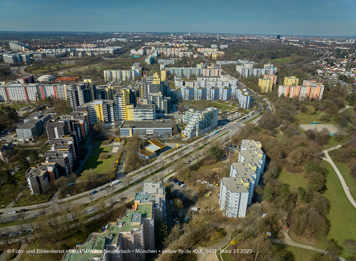 21.03.2023 - Luftbilder von der Baustelle Karl-Marx-Ring 53-57 in Neuperlach